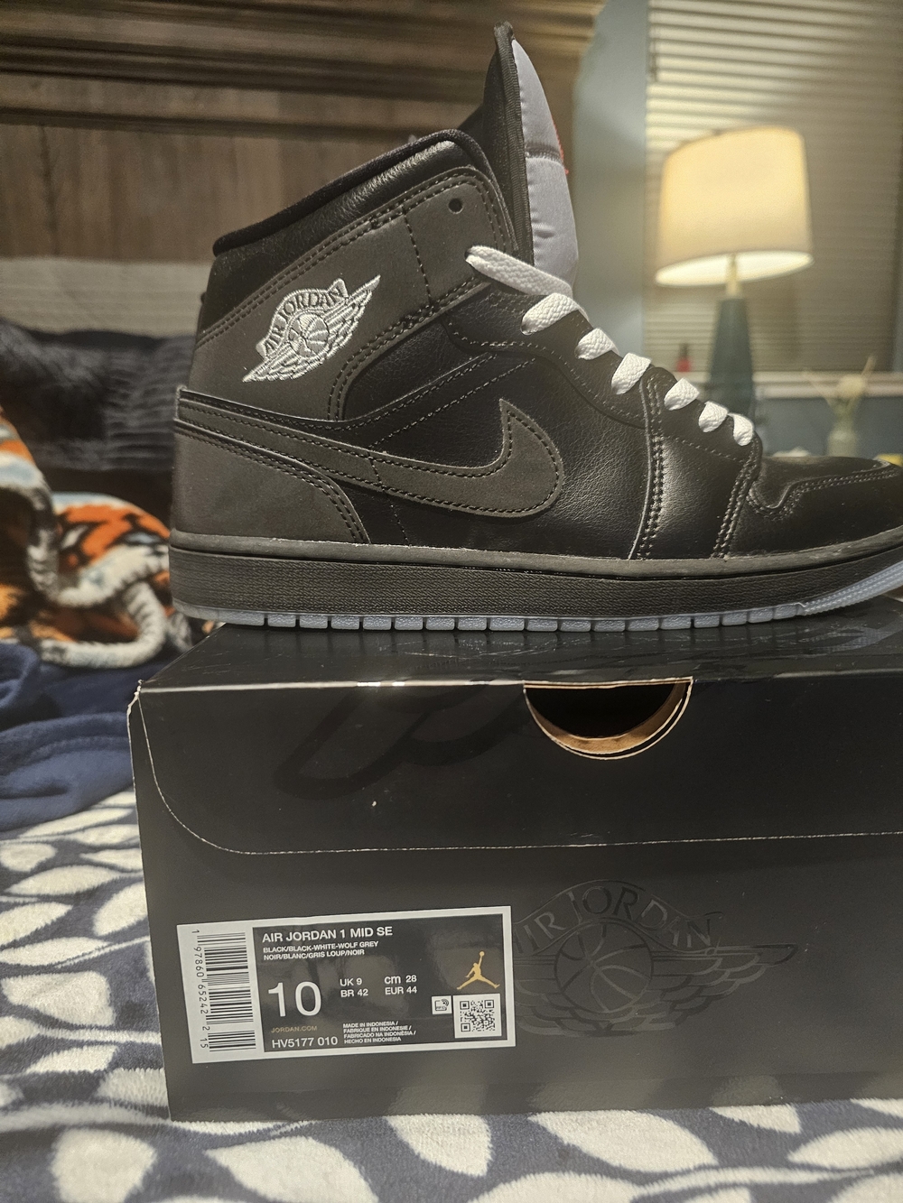 NIKE - Jordan 1 Mid SE Men's Size 10